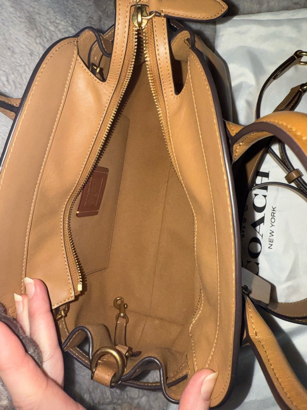 Coach Empire 28 Honey Brown, excellent condition - Picture 9 of 12